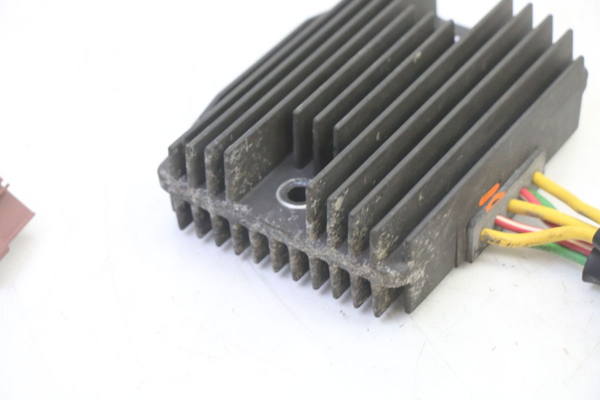 photo de CHARGING REGULATOR PIAGGIO MP3 RL 250 (2006 - 2010) - Alternative perspective