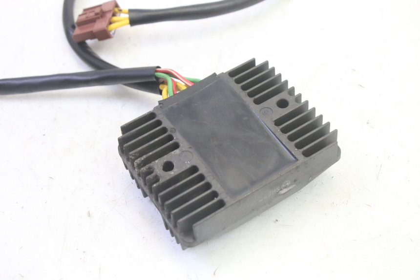 photo de CHARGING REGULATOR PIAGGIO MP3 RL 250 (2006 - 2010) - Fixing points details