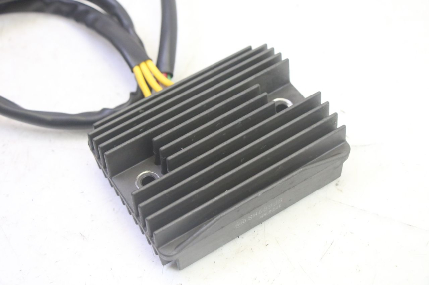 photo de CHARGING REGULATOR PIAGGIO MP3 RL 250 (2006 - 2010) - Component detail