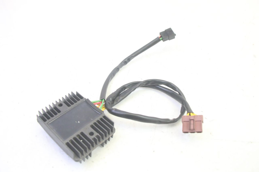 photo de CHARGING REGULATOR PIAGGIO MP3 RL 250 (2006 - 2010) - Alternative perspective