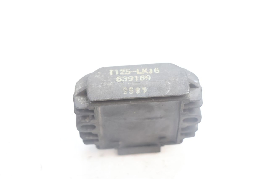 photo de CHARGING REGULATOR PIAGGIO MP3 125 (2006 - 2014) - Alternative perspective