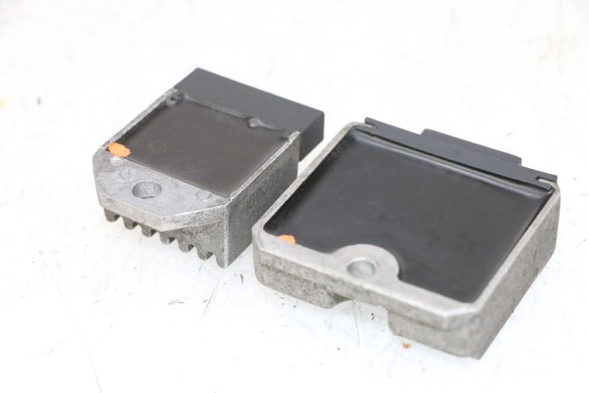 photo de CHARGING REGULATOR PIAGGIO NEW TYPHOON 50 (2018 - 2021) - Technical close-up