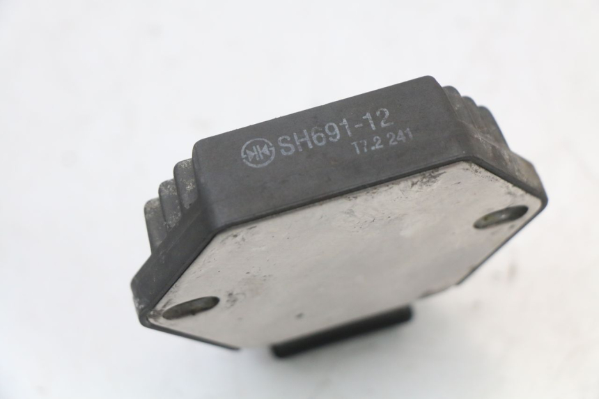 photo de CHARGING REGULATOR HONDA NTV DEAUVILLE 650 (1998 - 2001) - Technical close-up