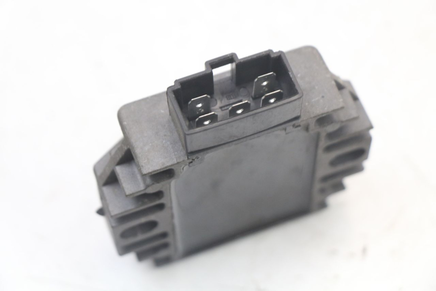 photo de REGULATOR PIAGGIO BEVERLY 125 (1998 - 2005) - Zoom on usage condition