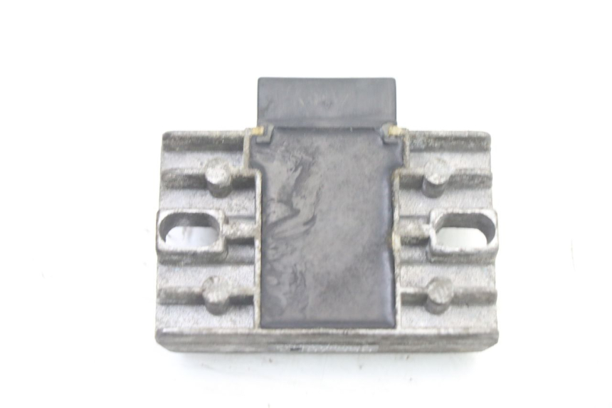 photo de CHARGING REGULATOR PIAGGIO VESPA GRANTURISMO 125 (2003 - 2007) - Alternative perspective