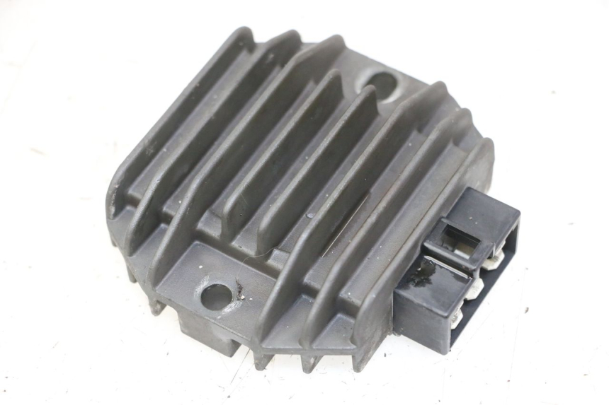 photo de REGULATOR PIAGGIO VESPA GRANTURISMO 200 (2004 - 2005) - Main view