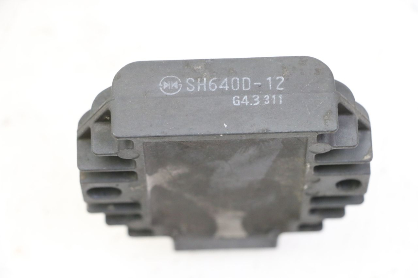 photo de REGULATOR PIAGGIO VESPA GRANTURISMO 200 (2004 - 2005) - Zoom on usage condition