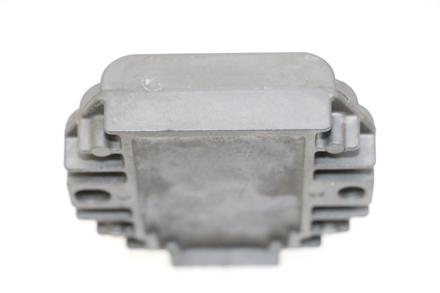 photo de REGULATOR PIAGGIO VESPA LX 150 (2005 - 2013) - Alternative perspective