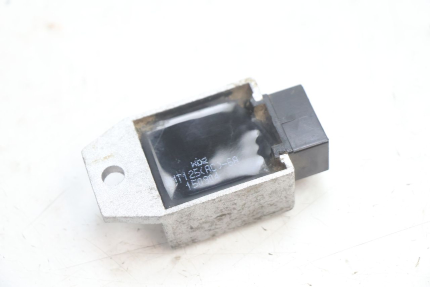 photo de CHARGING REGULATOR YAMASAKI ROADSTER 50 (2013 - 2018) - Alternative perspective