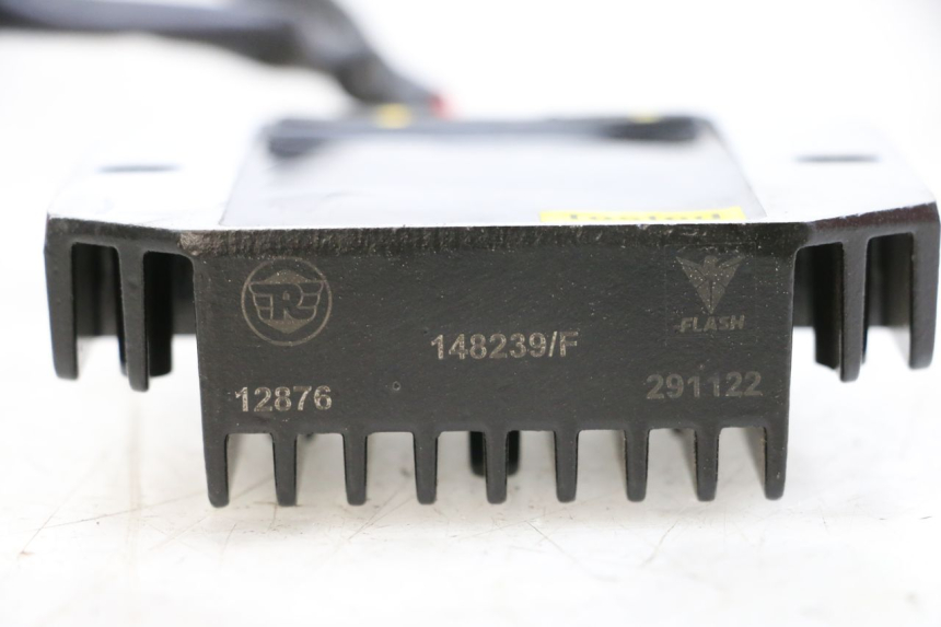 photo de REGULATOR ROYAL ENFIELD CONTINENTAL GT 650 (2019 - 2024) - Component detail