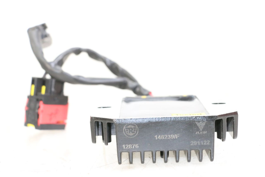 photo de REGULATOR ROYAL ENFIELD CONTINENTAL GT 650 (2019 - 2024) - Zoom on usage condition