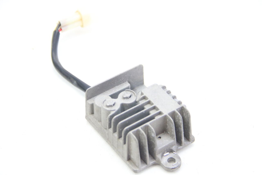 photo de CHARGING REGULATOR LVNENG S5 1 (2019 - 2023) - Component detail