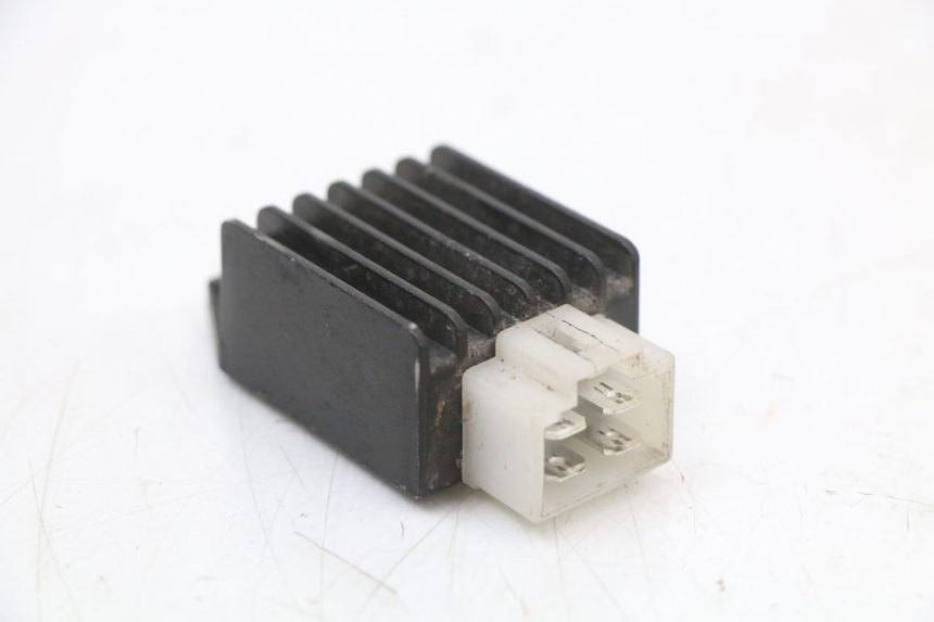 photo de CHARGING REGULATOR JM MOTORS SANTANA 50 (2014 - 2023) - Component detail