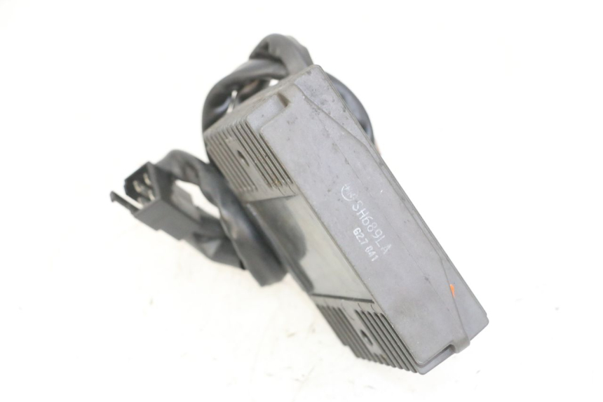 photo de REGULATOR PEUGEOT SATELIS 125 (2013 - 2018) - Zoom on usage condition