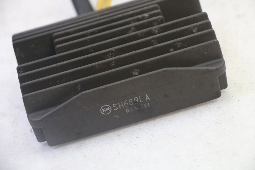 photo de CHARGING REGULATOR PEUGEOT SATELIS 125 (2006 - 2009) - Technical close-up