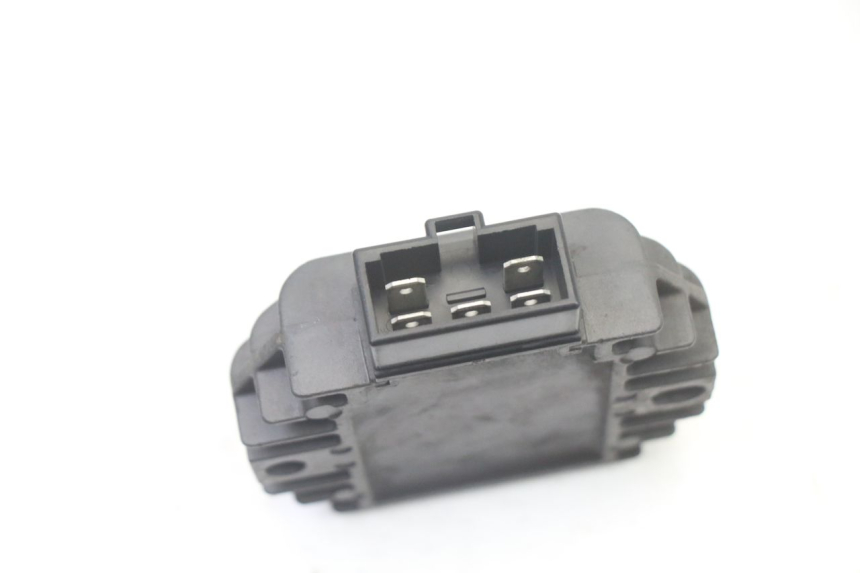 photo de REGULATOR APRILIA SCARABEO GT TOURING 125 (1999 - 2005) - Zoom on usage condition