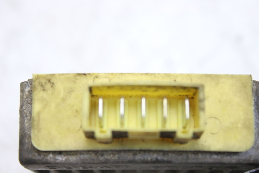 photo de CHARGING REGULATOR APRILIA SCARABEO 100 (2003 - 2012) - Zoom on usage condition