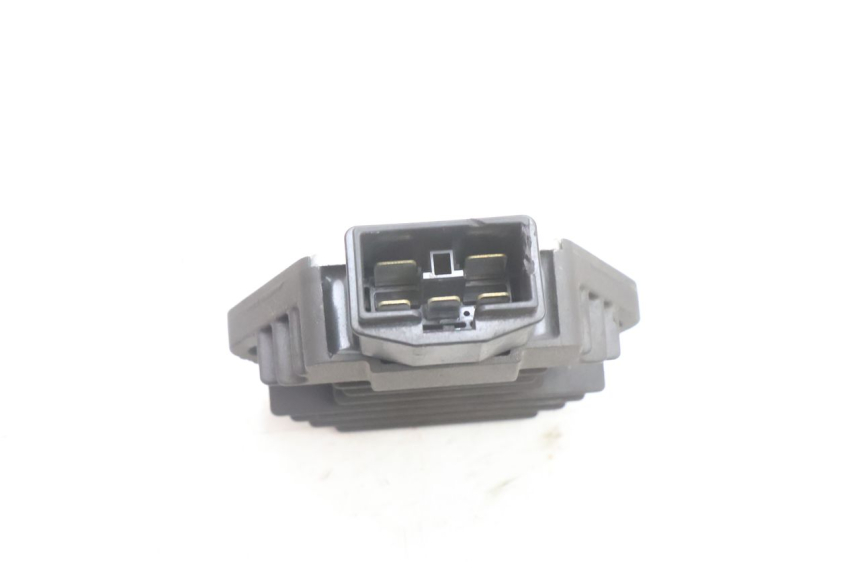 photo de REGULATOR HONDA SH 125 (2001 - 2003) - Alternative perspective