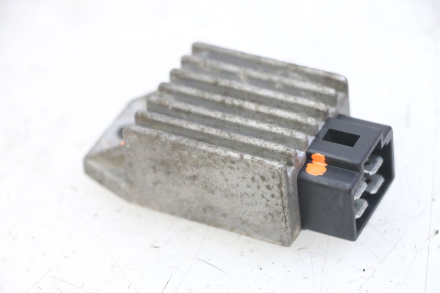 photo de REGULATOR PEUGEOT SPEEDFIGHT 2 LC 50 (2000 - 2009) - Alternative perspective