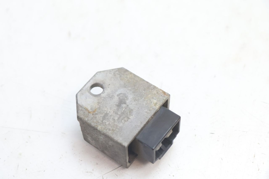 photo de CHARGING REGULATOR PEUGEOT SPEEDFIGHT LC 50 (1996 - 2002) - Zoom on usage condition