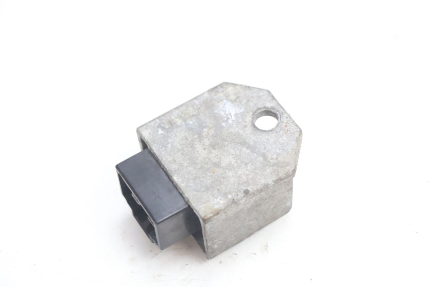 photo de CHARGING REGULATOR PEUGEOT SPEEDFIGHT LC 50 (1996 - 2002) - Alternative perspective
