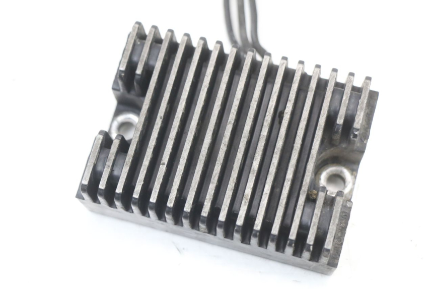 photo de REGULATOR HARLEY DAVIDSON SPORTSTER XL CUSTOM 1200 (2003 - 2004) - Component detail