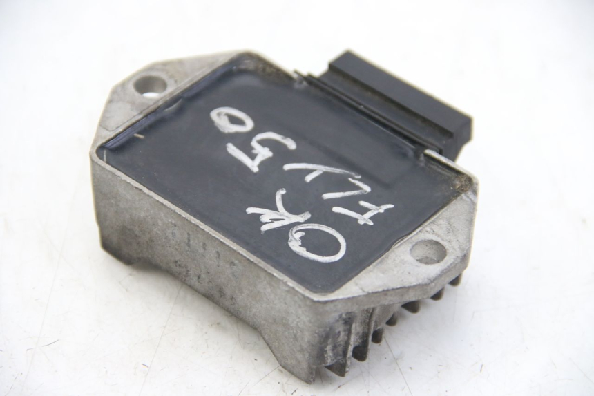 photo de CHARGING REGULATOR APRILIA SR 2T 50 (2012 - 2017) - Alternative perspective