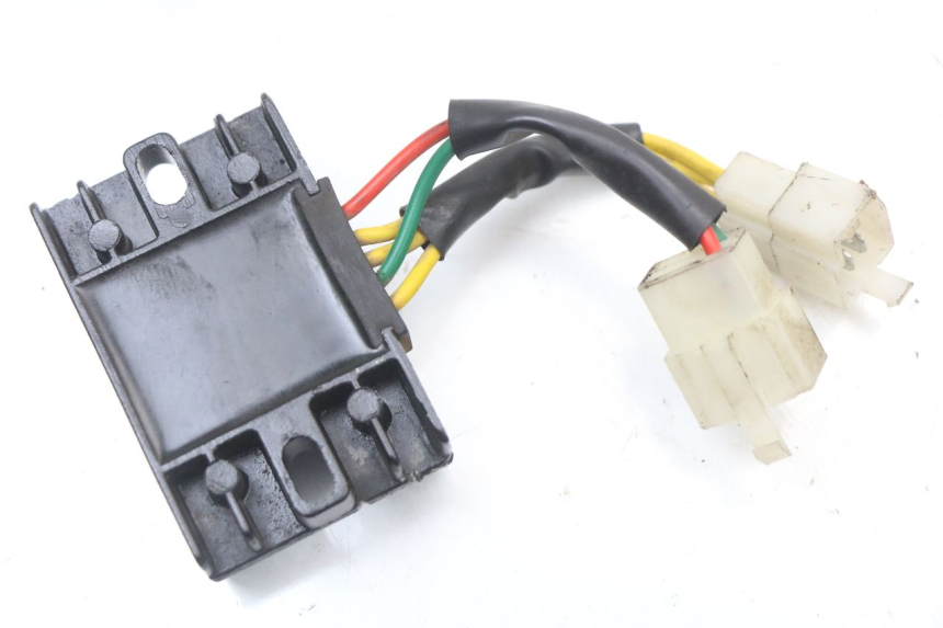 photo de REGULATOR PEUGEOT STREETZONE I 2T 50 (2018 - 2020) - Zoom on usage condition