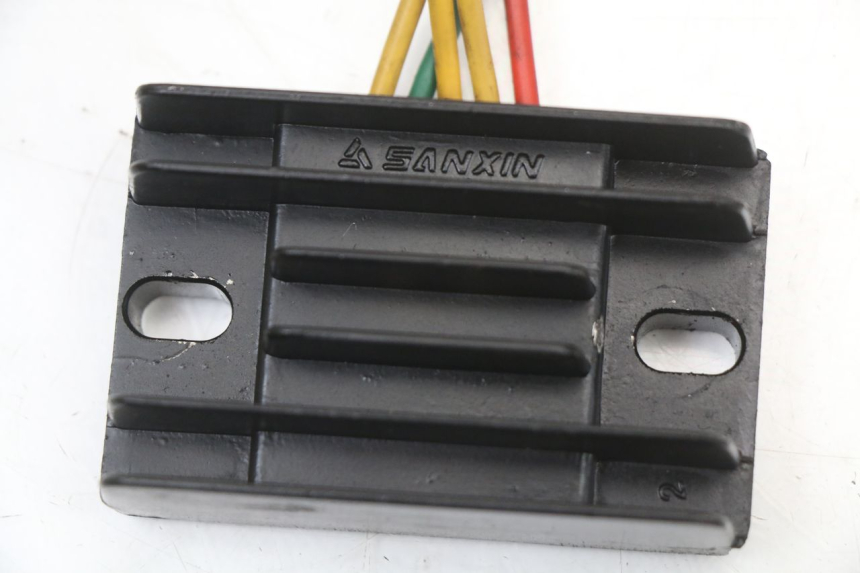 photo de REGULATOR PEUGEOT STREETZONE I 2T 50 (2018 - 2020) - Zoom on usage condition