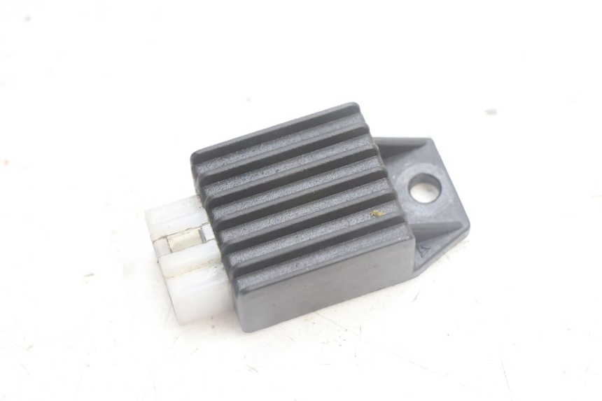 photo de REGULATOR PEUGEOT STREETZONE NAKED 2T 50 (2014 - 2018) - Main view