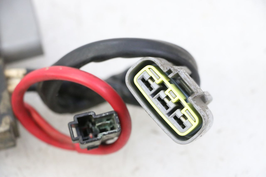 photo de CHARGING REGULATOR YAMAHA TDM ABS 900 (2002 - 2014) - Alternative perspective