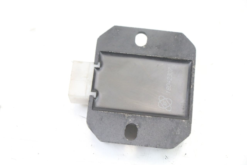 photo de CHARGING REGULATOR TNT MOTOR ROMA 10' 4T 50 (2019 - 2022) - Alternative perspective