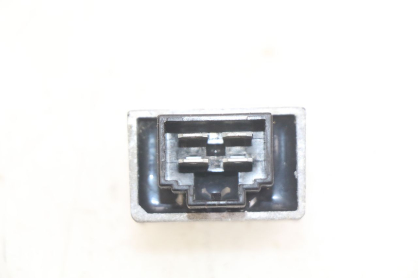 photo de CHARGING REGULATOR PEUGEOT TREKKER 50 (1998 - 2004) - Zoom on usage condition