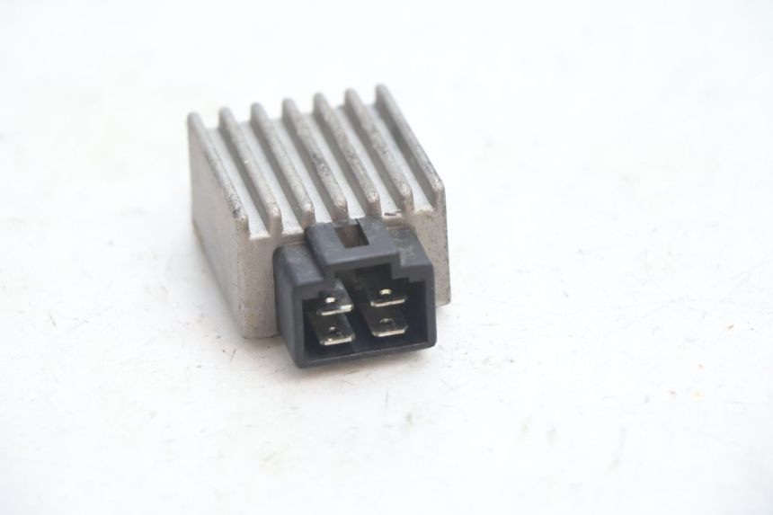 photo de CHARGING REGULATOR PEUGEOT TREKKER 50 (1995 - 2004) - Zoom on usage condition