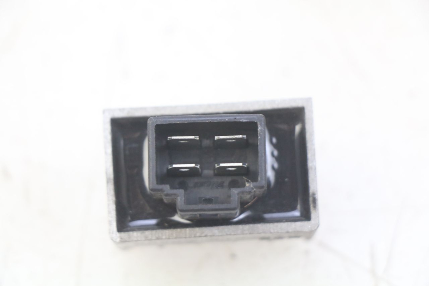 photo de CHARGING REGULATOR PEUGEOT TWEET 4T 50 (2010 - 2014) - Zoom on usage condition