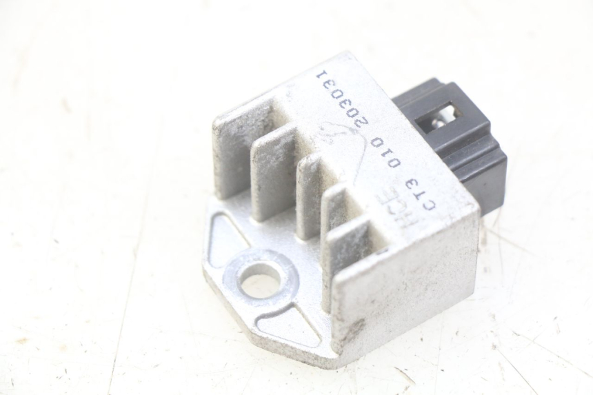 photo de CHARGING REGULATOR PEUGEOT TWEET 4T 50 (2010 - 2014) - Alternative perspective