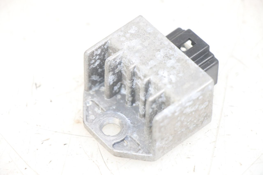 photo de CHARGING REGULATOR PEUGEOT TWEET 4T 50 (2014 - 2019) - Zoom on usage condition