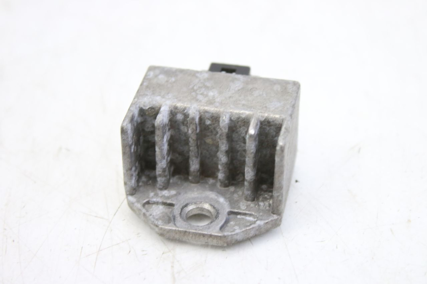 photo de CHARGING REGULATOR PEUGEOT TWEET 125 (2010 - 2017) - Fixing points details