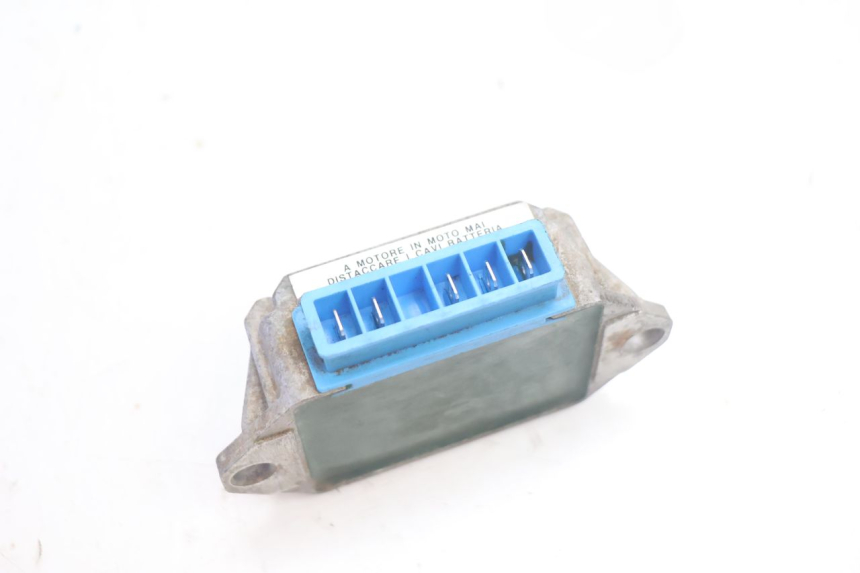 photo de CHARGING REGULATOR PIAGGIO TYPHOON 50 (1993 - 1999) - Zoom on usage condition