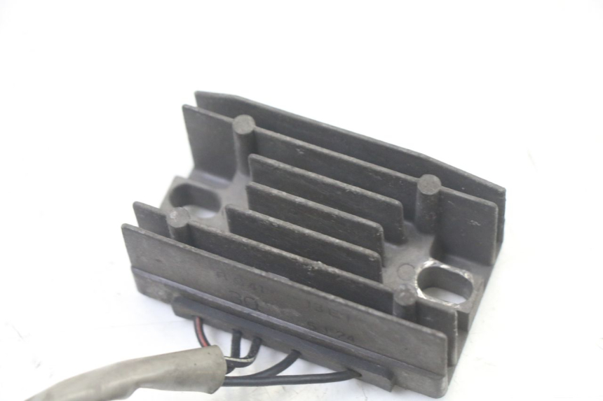 photo de CHARGING REGULATOR SUZUKI UH BURGMAN 125 (2002 - 2006) - Alternative perspective