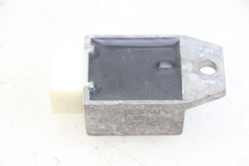 photo de CHARGING REGULATOR PEUGEOT V-CLIC VCLIC 50 (2007 - 2013) - Zoom on usage condition