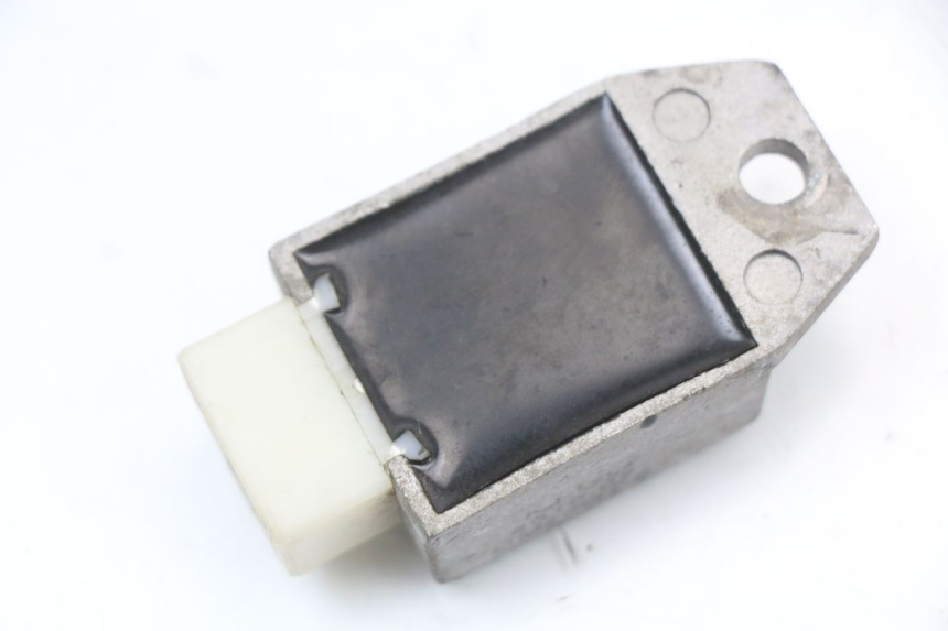 photo de CHARGING REGULATOR PEUGEOT V-CLIC VCLIC 50 (2007 - 2013) - Alternative perspective