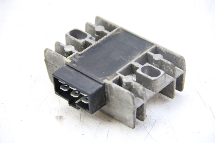 photo de CHARGING REGULATOR PIAGGIO VESPA GRANTURISMO 125 (2003 - 2007) - Zoom on usage condition