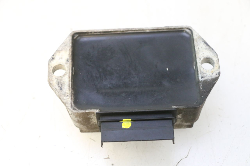 photo de CHARGING REGULATOR PIAGGIO VESPA LX 2T 50 (2005 - 2013) - Component detail