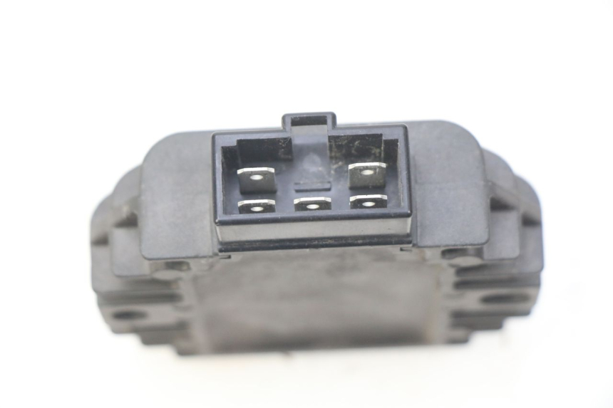 photo de CHARGING REGULATOR PIAGGIO VESPA LX 125 (2005 - 2010) - Zoom on usage condition