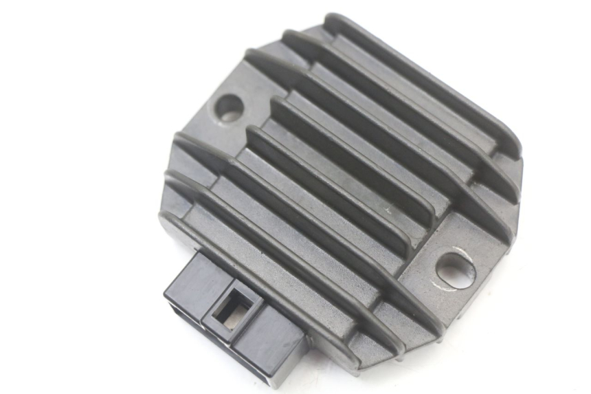 photo de CHARGING REGULATOR PIAGGIO VESPA LX 125 (2005 - 2010) - Zoom on usage condition