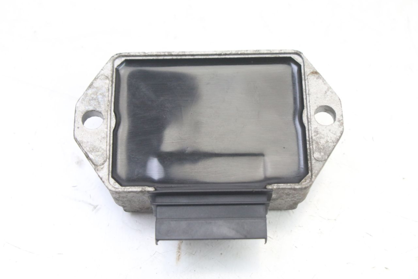 photo de CHARGING REGULATOR PIAGGIO VESPA S 2T 50 (2007 - 2014) - Alternative perspective