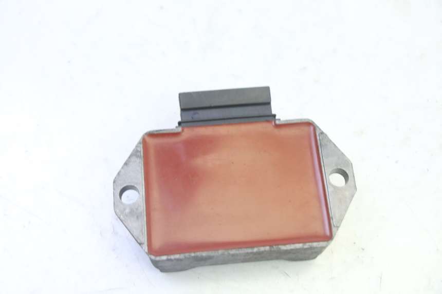 photo de CHARGING REGULATOR PIAGGIO VESPA S 2T 50 (2007 - 2014) - Alternative perspective