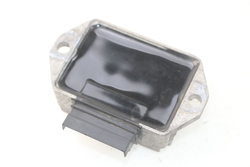 photo de CHARGING REGULATOR PIAGGIO VESPA SPRINT 2T 50 (2014 - 2018) - Component detail