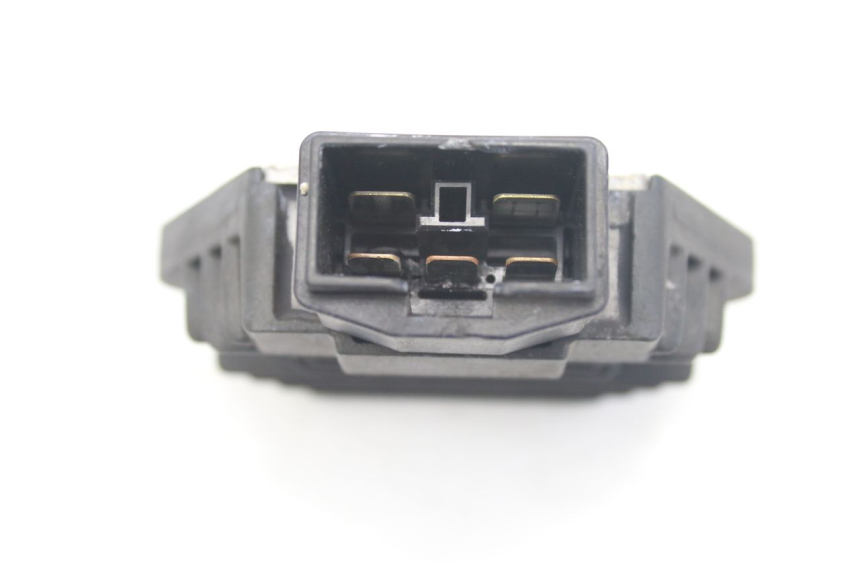 photo de CHARGING REGULATOR HONDA VFR FI RC46 800 (1998 - 2001) - Technical close-up